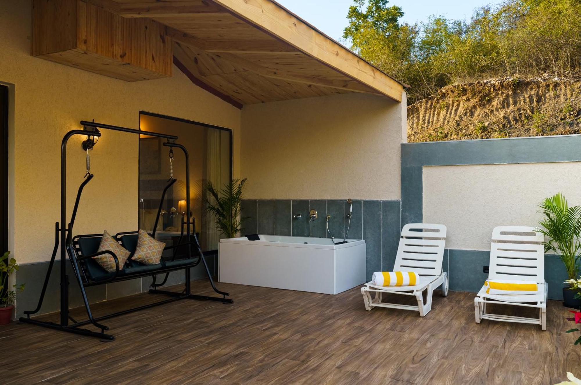 Anandam - A Luxury Resort In Удайпур Екстериор снимка