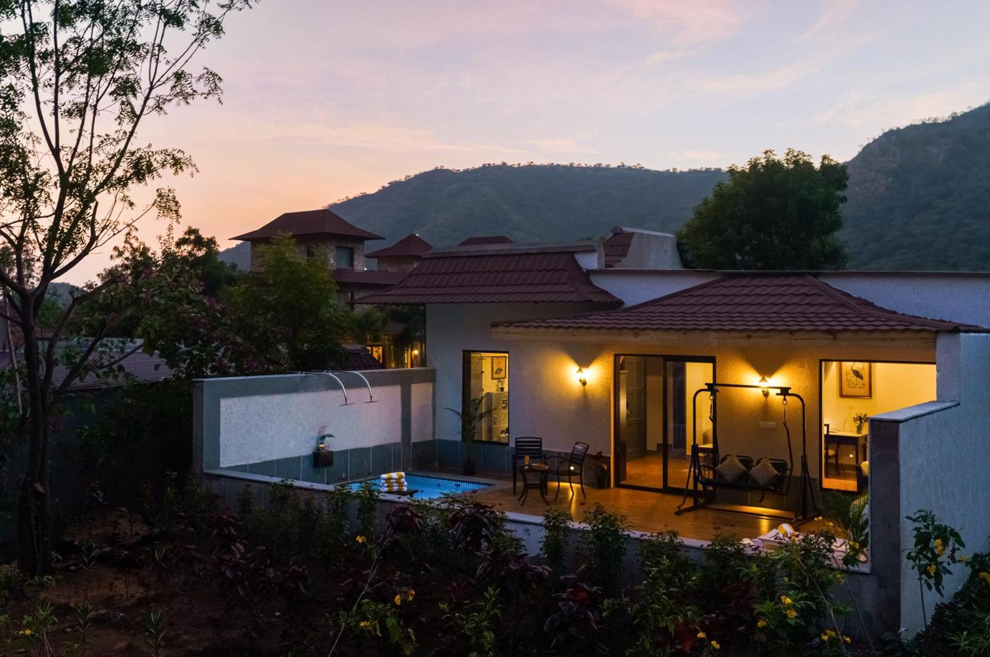 Anandam - A Luxury Resort In Удайпур Екстериор снимка