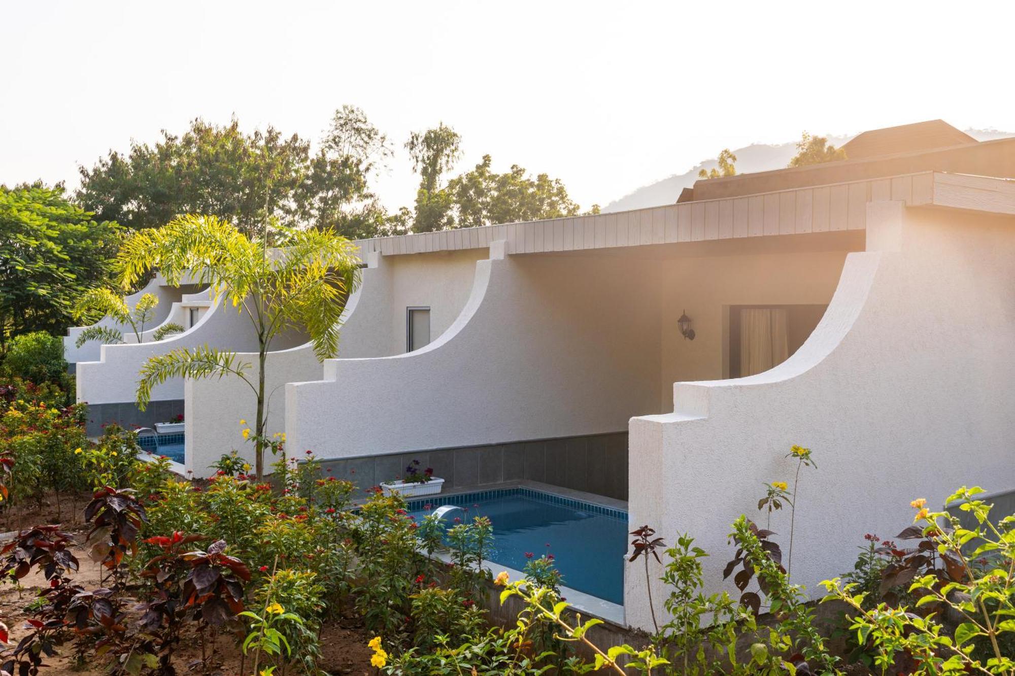 Anandam - A Luxury Resort In Удайпур Екстериор снимка