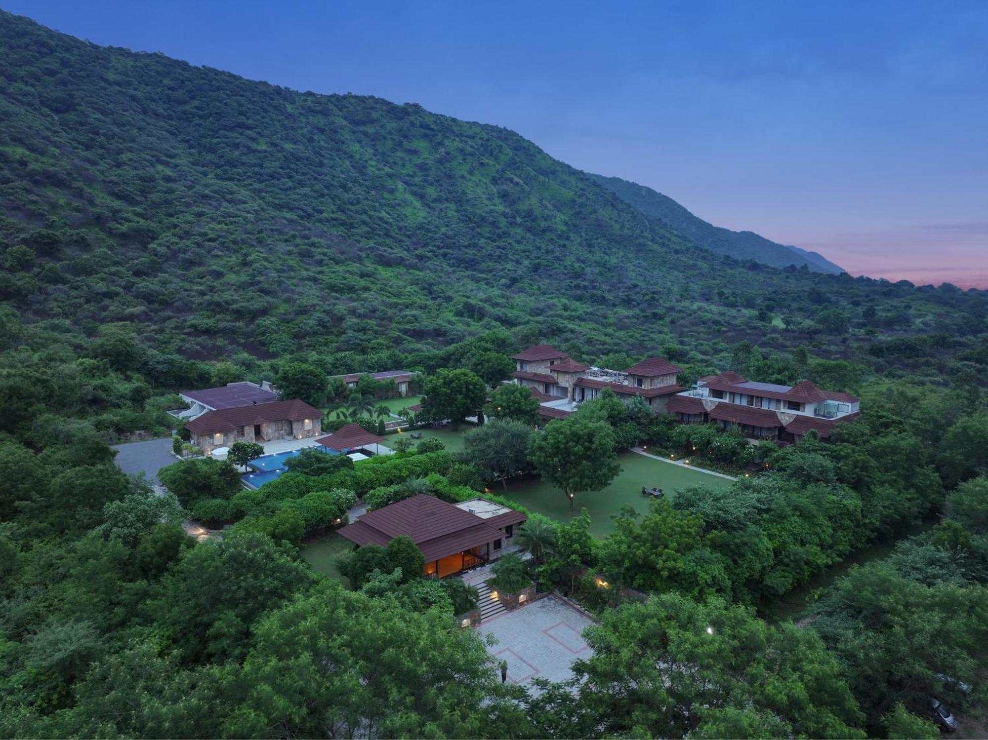 Anandam - A Luxury Resort In Удайпур Екстериор снимка