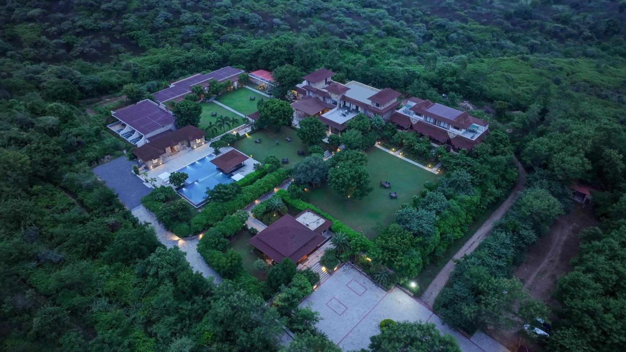 Anandam - A Luxury Resort In Удайпур Екстериор снимка