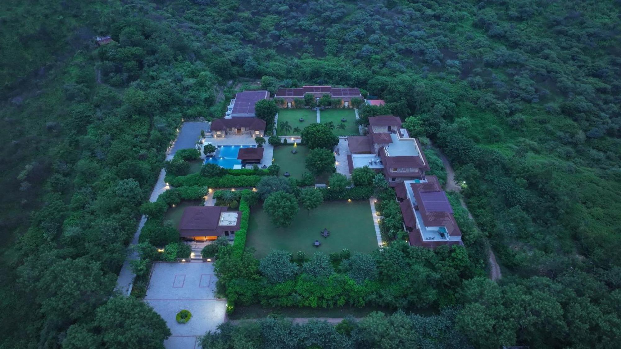 Anandam - A Luxury Resort In Удайпур Екстериор снимка