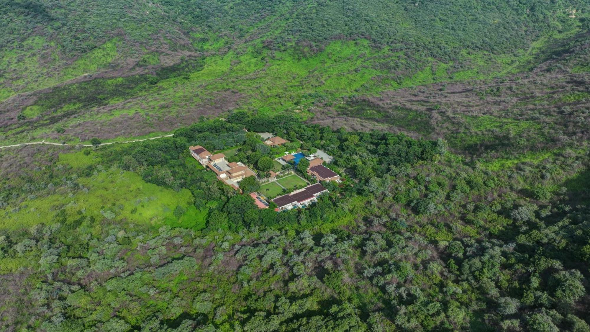 Anandam - A Luxury Resort In Удайпур Екстериор снимка