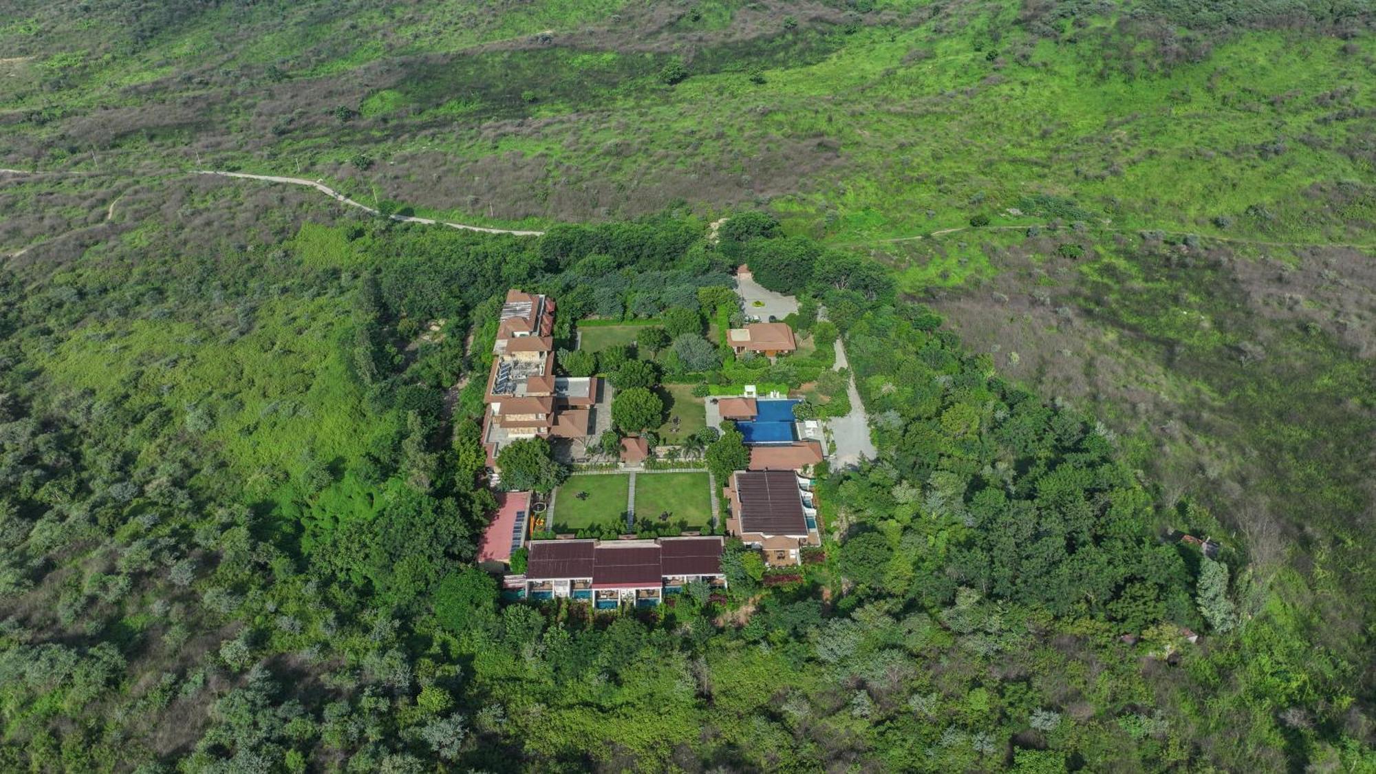 Anandam - A Luxury Resort In Удайпур Екстериор снимка