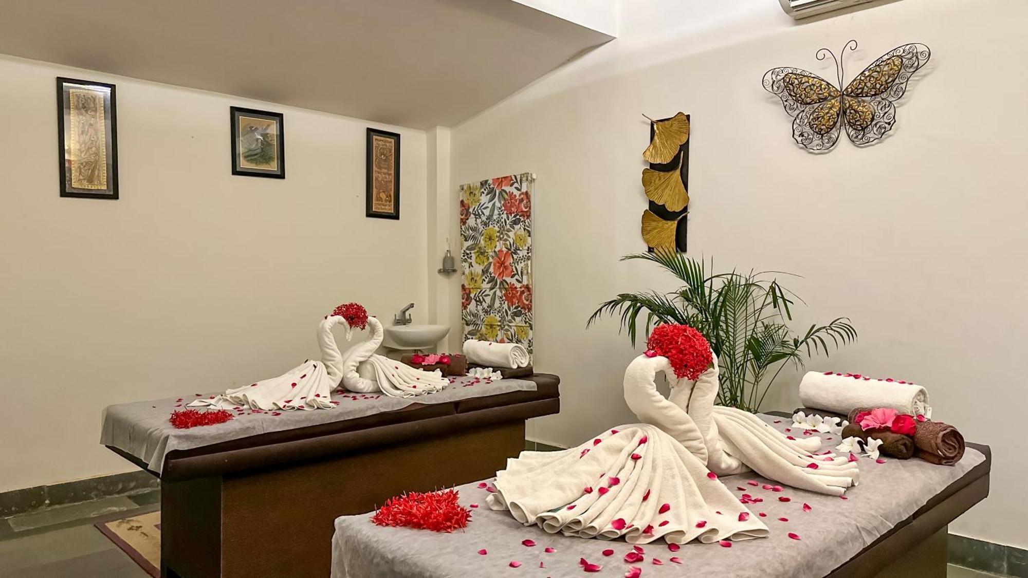 Anandam - A Luxury Resort In Удайпур Екстериор снимка