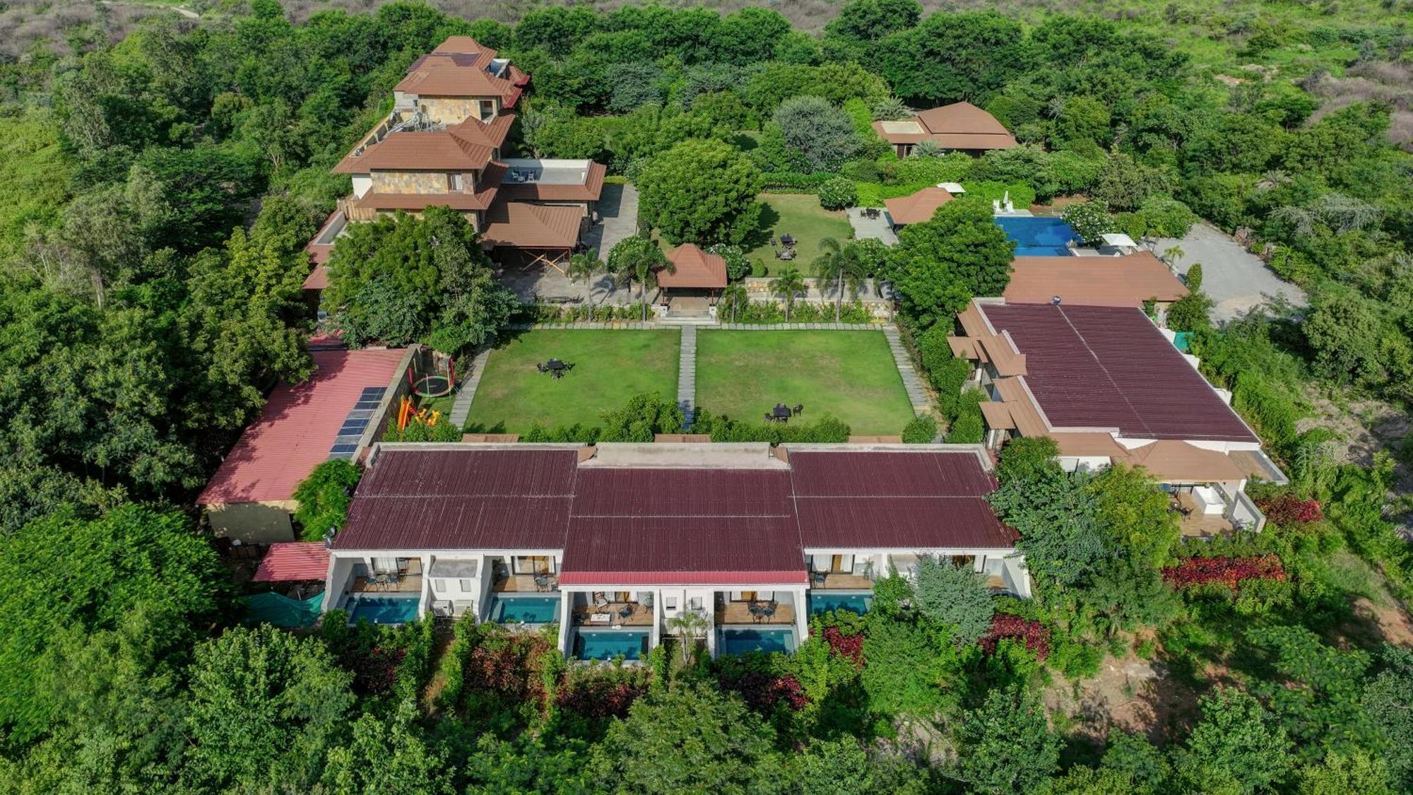 Anandam - A Luxury Resort In Удайпур Екстериор снимка