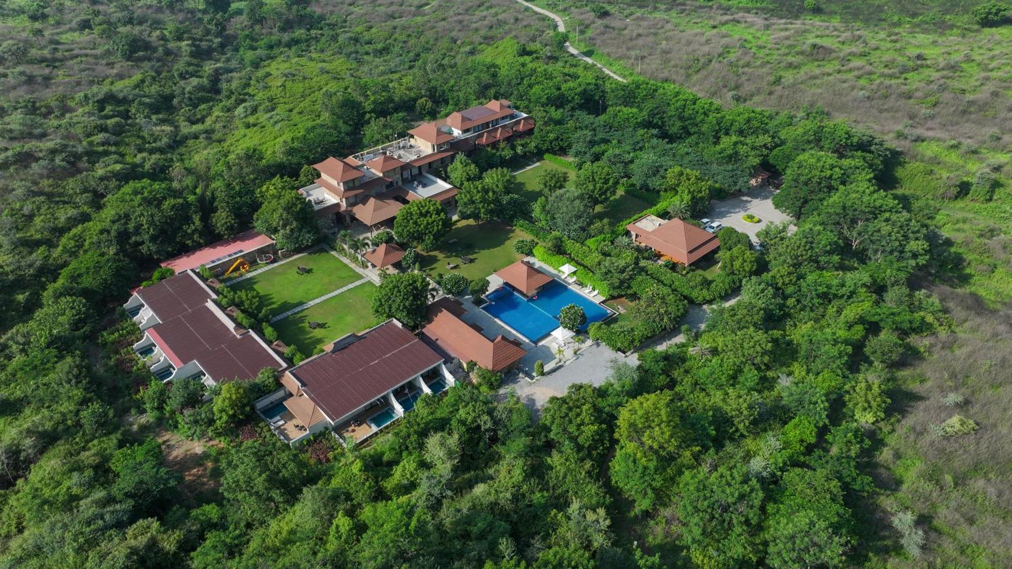 Anandam - A Luxury Resort In Удайпур Екстериор снимка