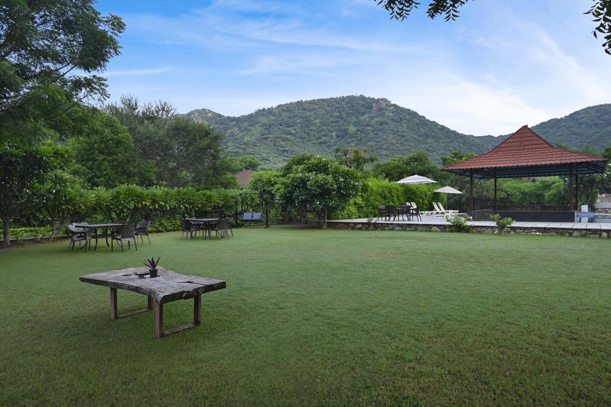 Anandam - A Luxury Resort In Удайпур Екстериор снимка