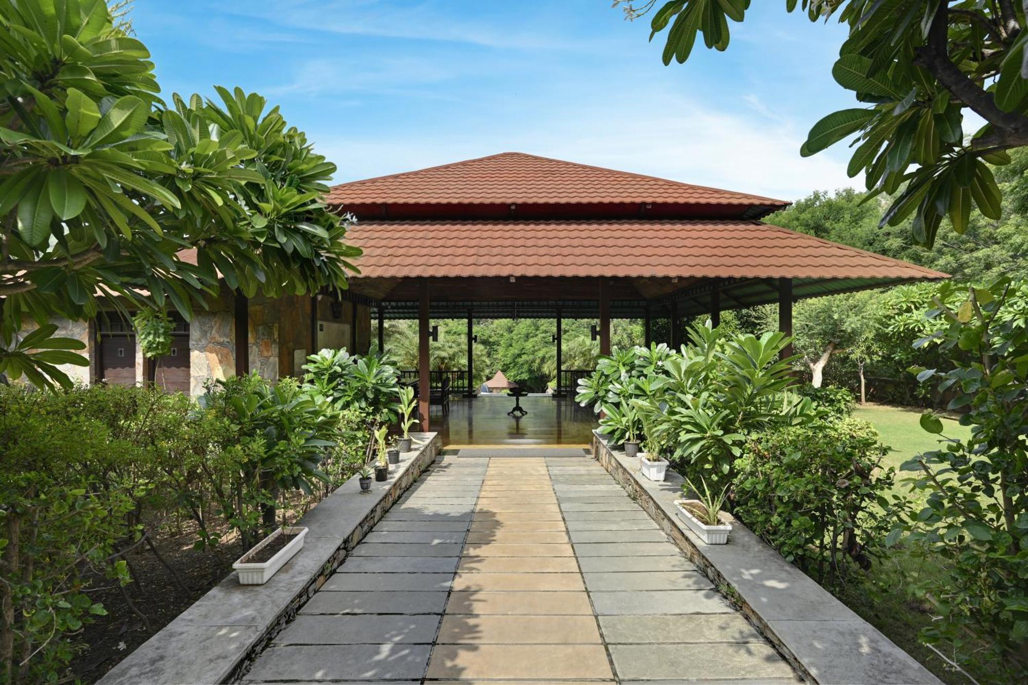 Anandam - A Luxury Resort In Удайпур Екстериор снимка