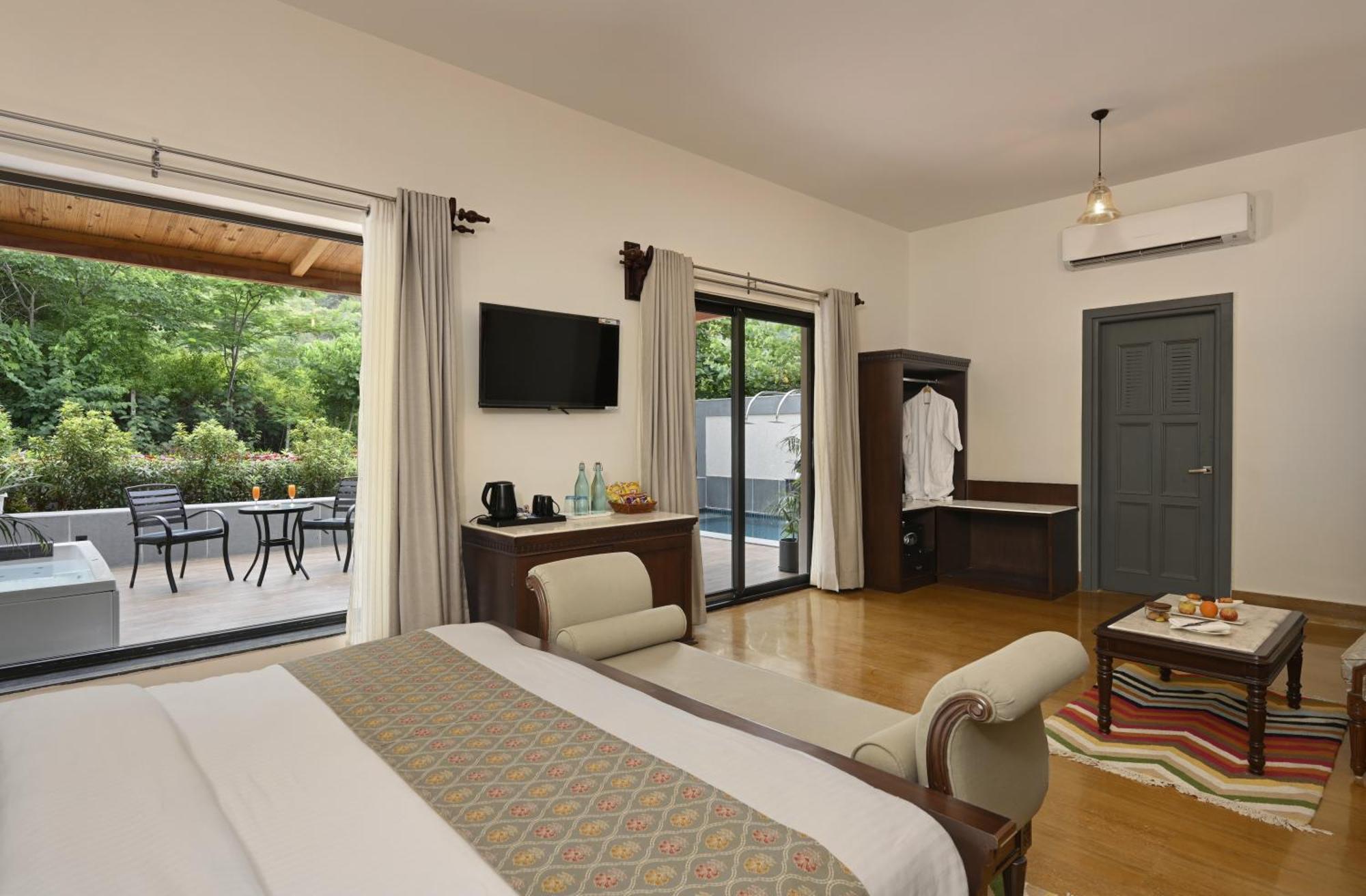 Anandam - A Luxury Resort In Удайпур Екстериор снимка